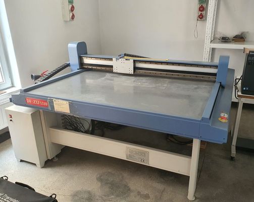 DXF Automatic Die Cutting Machine For Corrugation Board Laminated Material