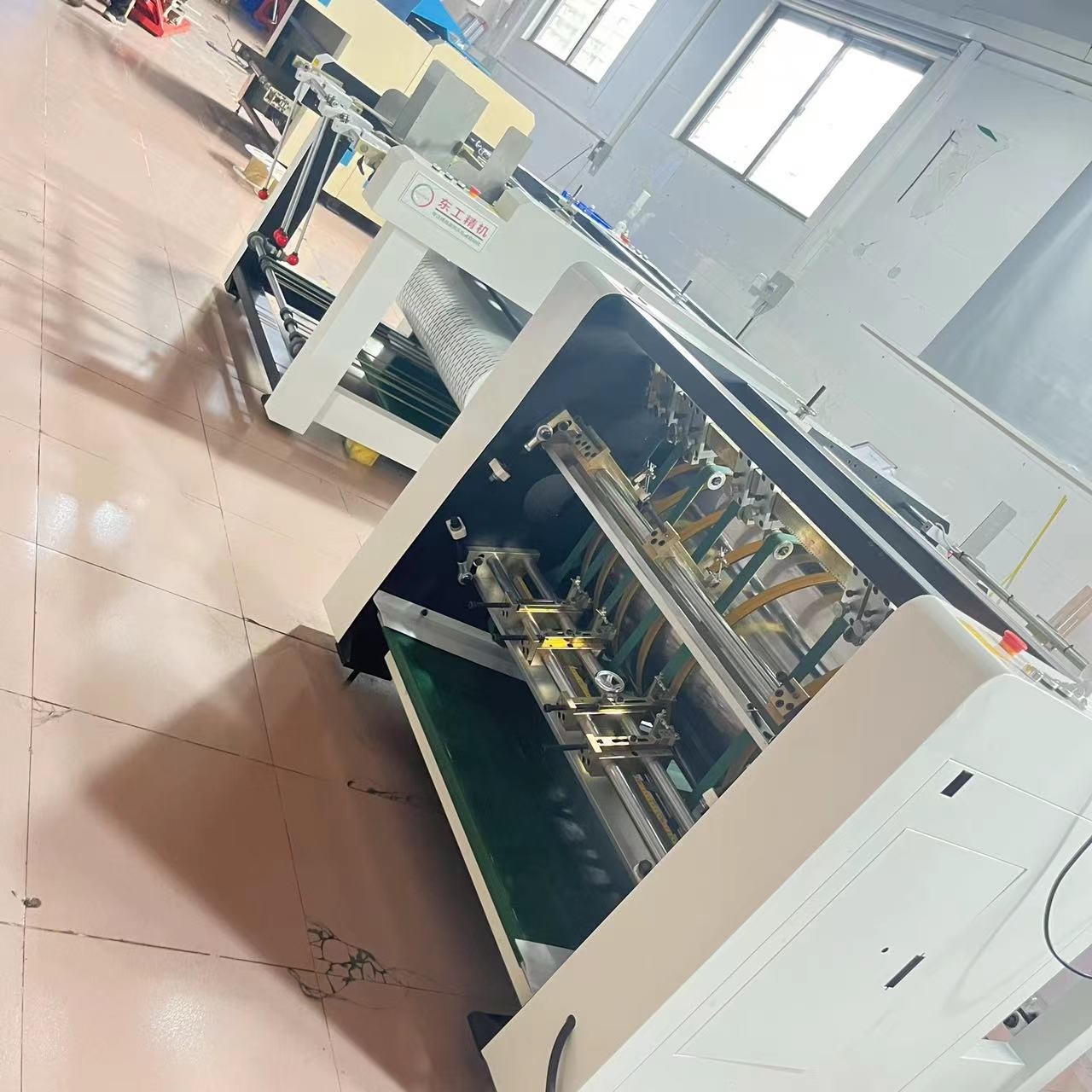 Easy To Operate V Grooving Machine For Making Gift Box